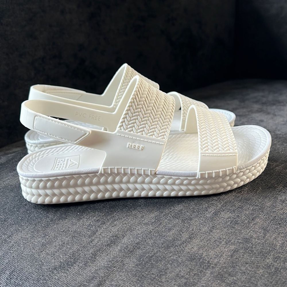 Reef Water Vista sandals size 5